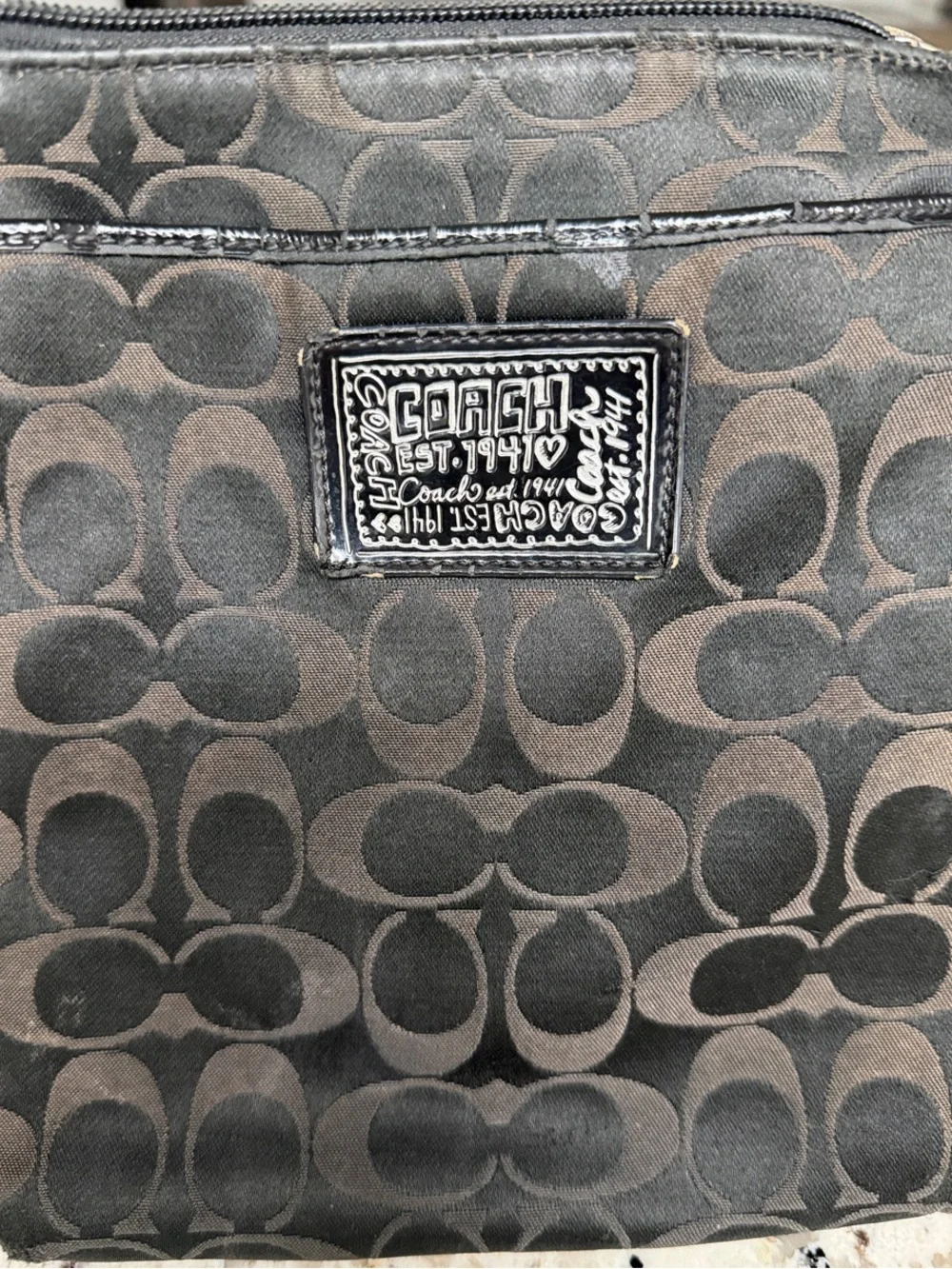 Coach Signature C Crossbody Bag – Black & Charcoal
